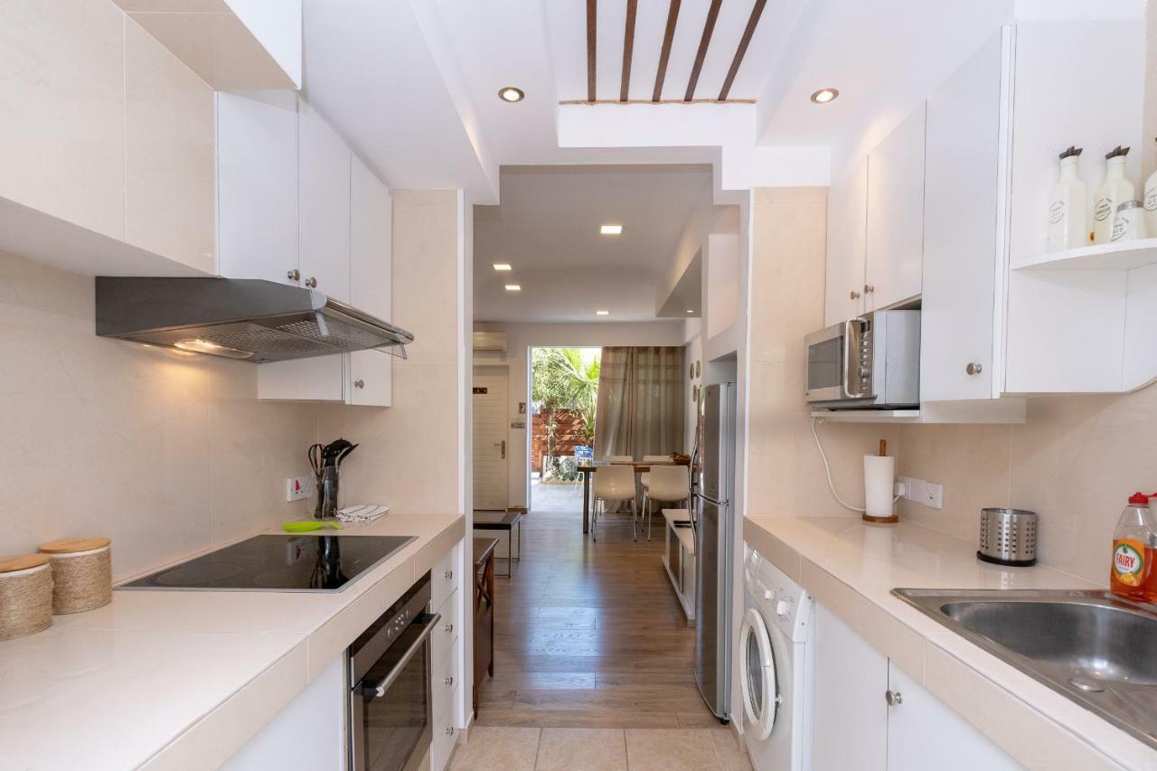 Townhouse By The Sea Pirate Harbor Apartment Paphos Exterior foto